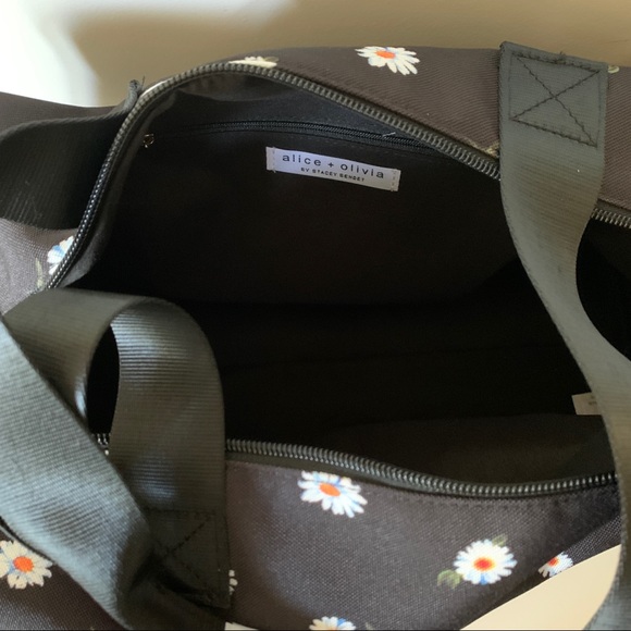 NWT Alice + Olivia Duffel Bag - Picture 8 of 13